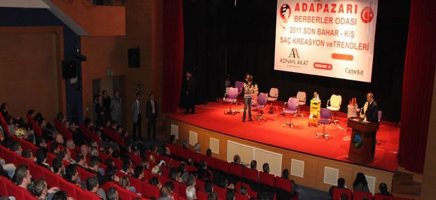Berberlerden büyüleyen saç tasarım şovu