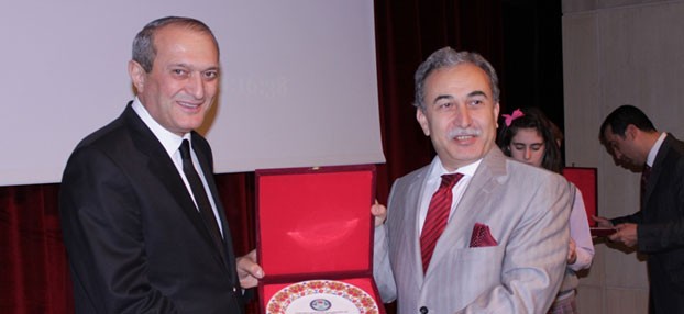 2010 KALİTE HİZMET ÖDÜLÜNÜ VALİ BÜYÜK TAKDİM ETTİ