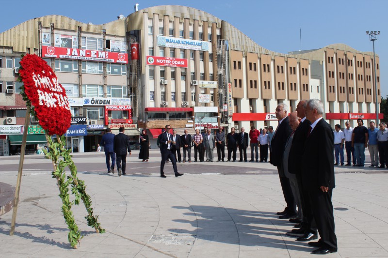 Ahilik Kültür Haftası Kutlama Etkinlikleri Atatürk Anıt'na çelenk sunumu ile başladı.