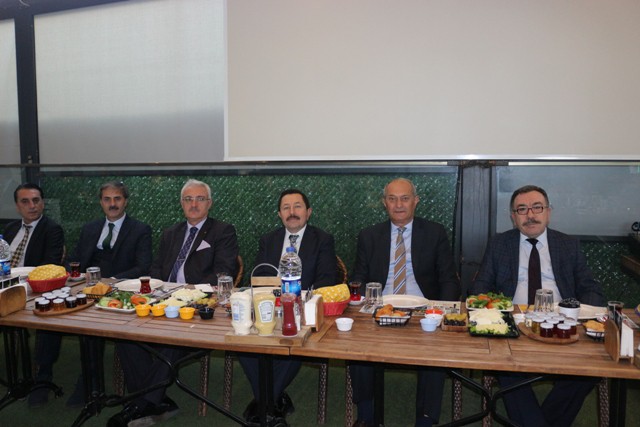 Hasan Alişan Esnaflarla Protokolü Buluşturdu.