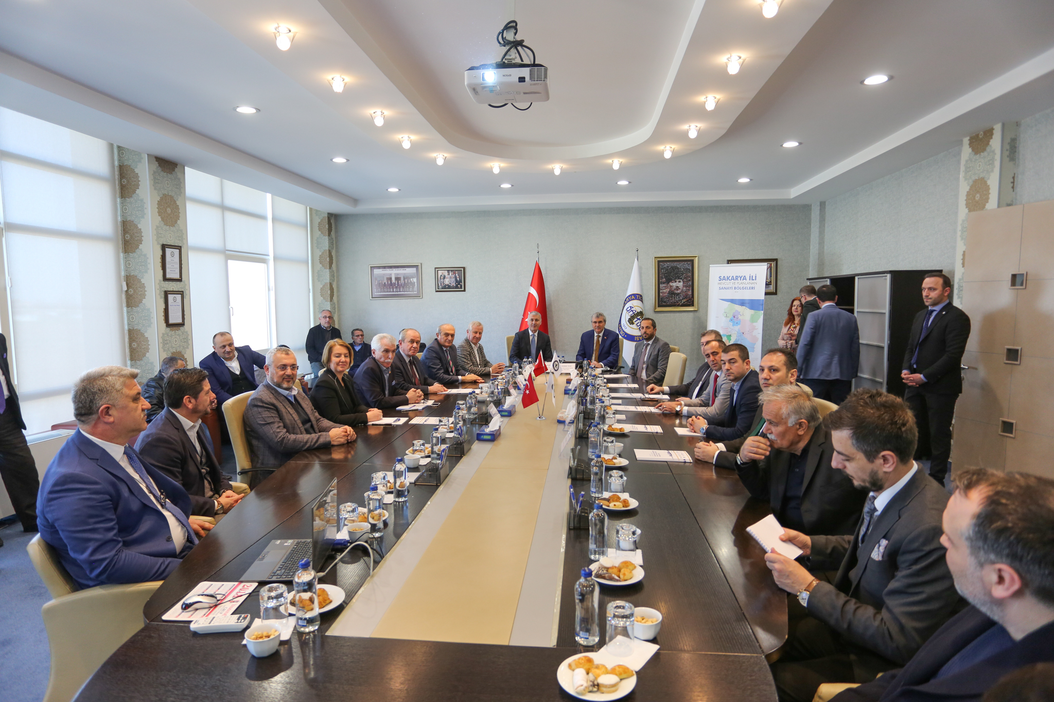 ADAYLARDAN BEKLENTİLERİMİZ ve ŞEHRİN SORUNLARI İLE İLGİLİ RAPOR SUNULDU.