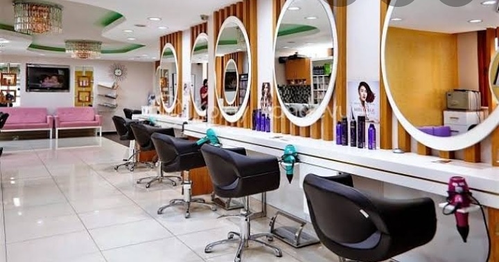 KUAFÖR, BERBER VE GÜZELLİK SALONLARININ ÇALIŞMA SAATLERİNE YENİ KARAR
