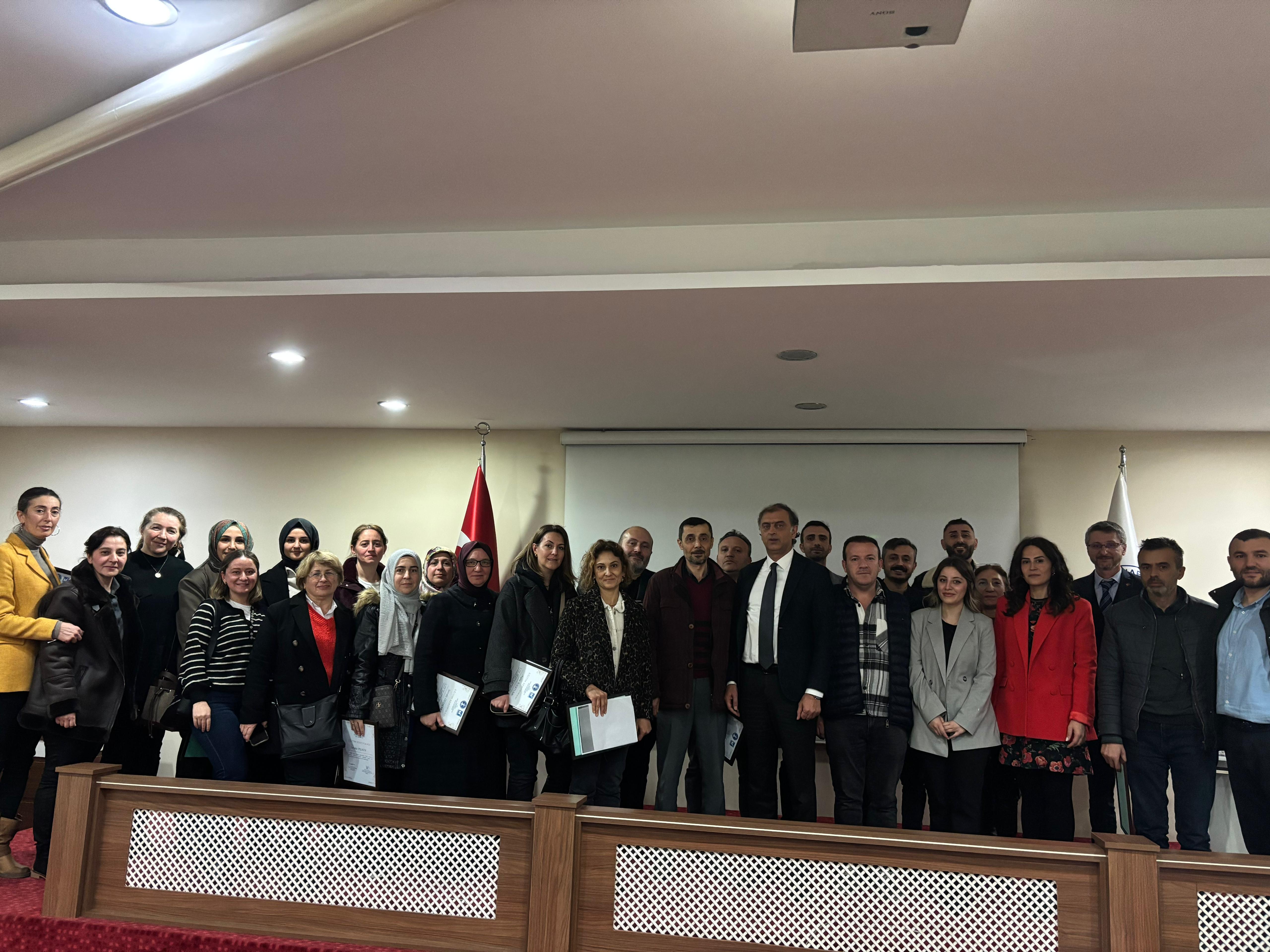 Yeni esnaf ve sanatkarlar ile meslek odası genel sekreter ve personellerine eğitim verildi.
